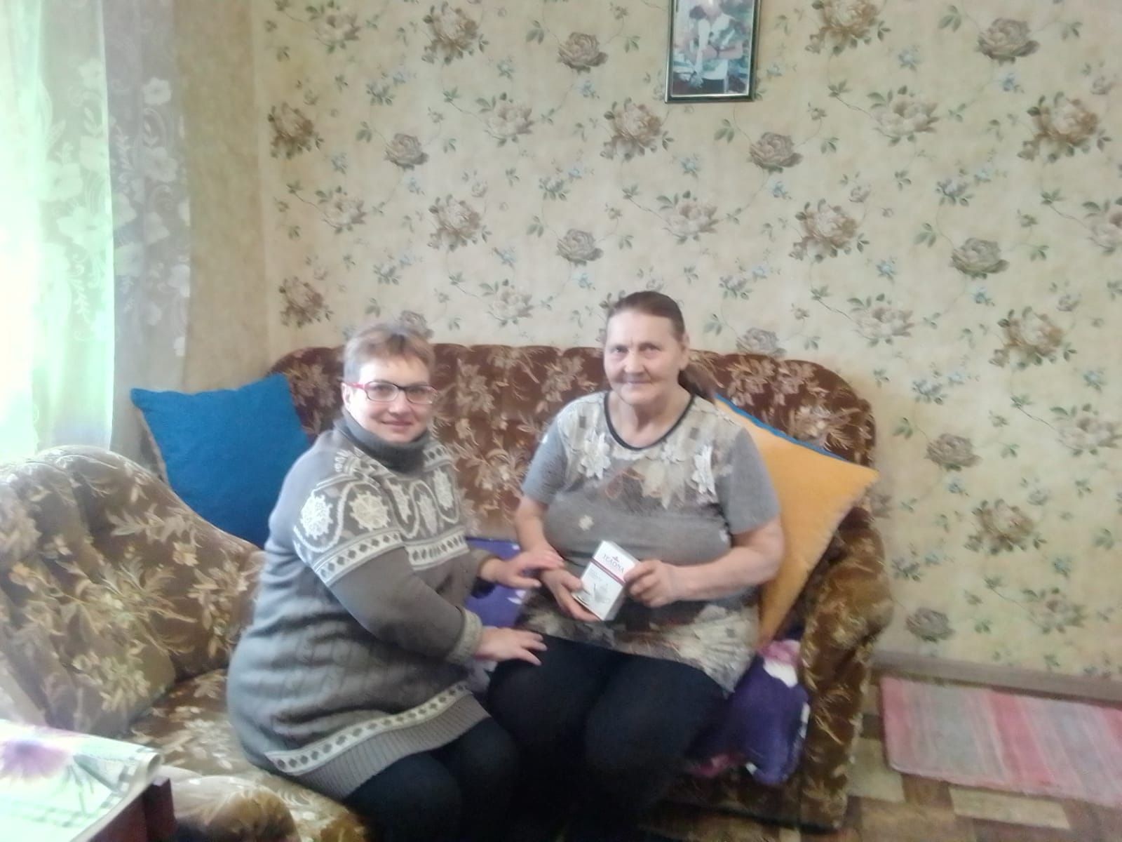 Сотрудники Подгорновского СДК навестили пожилых жителей села