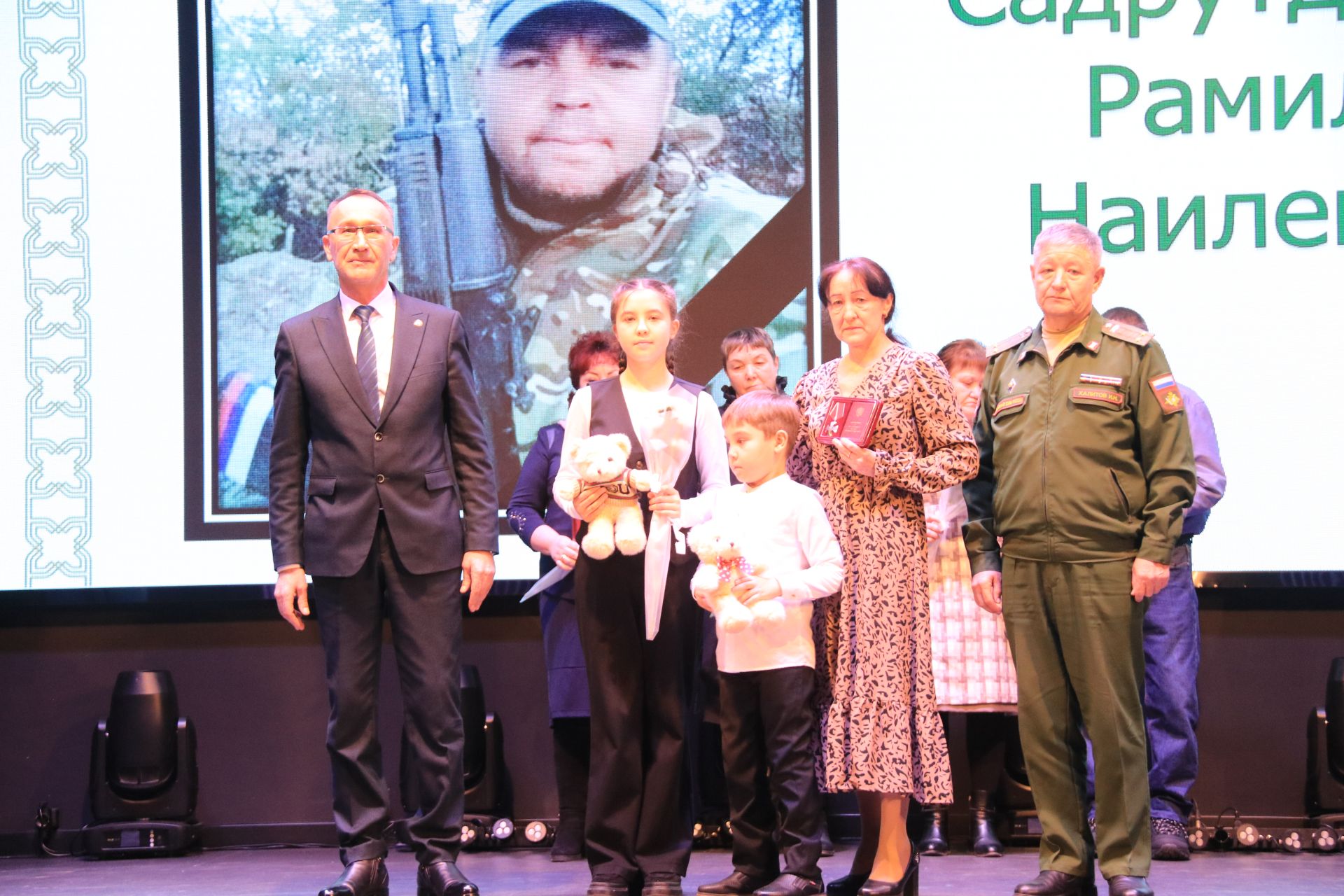 Награды нашли ютазинских героев