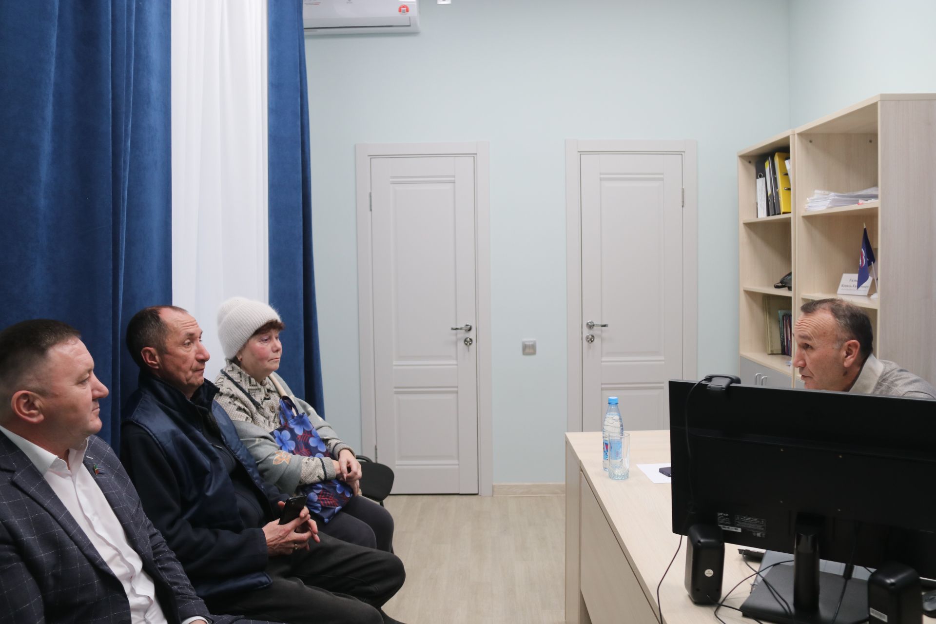 Единороссы взяли на контроль обращения населения