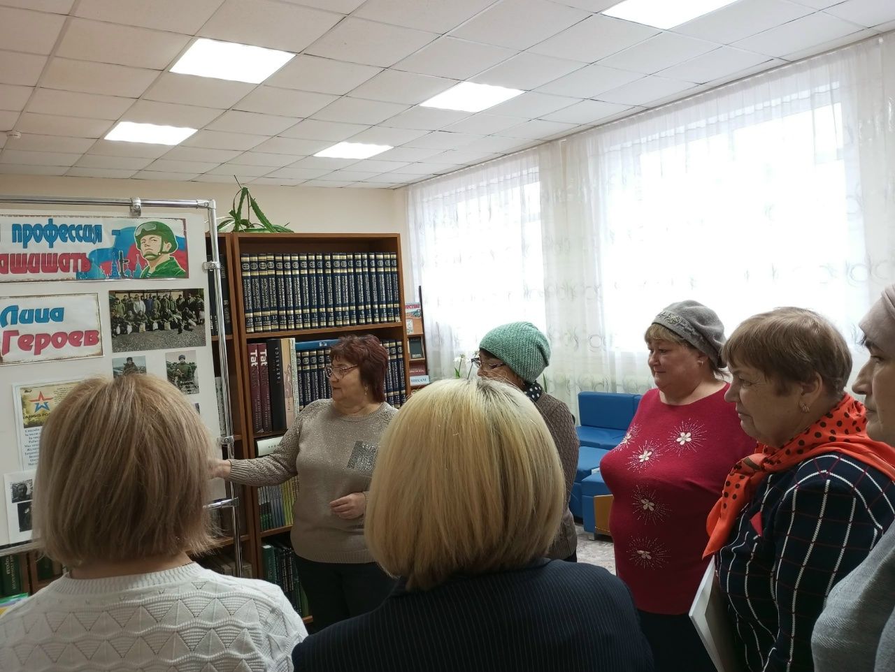 Память в строю: в библиотеке почтили Героев Отечества