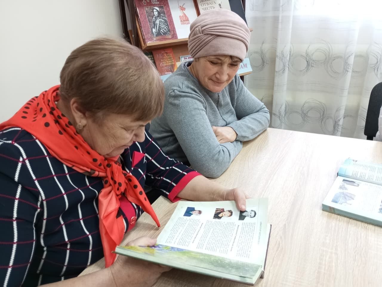 Память в строю: в библиотеке почтили Героев Отечества