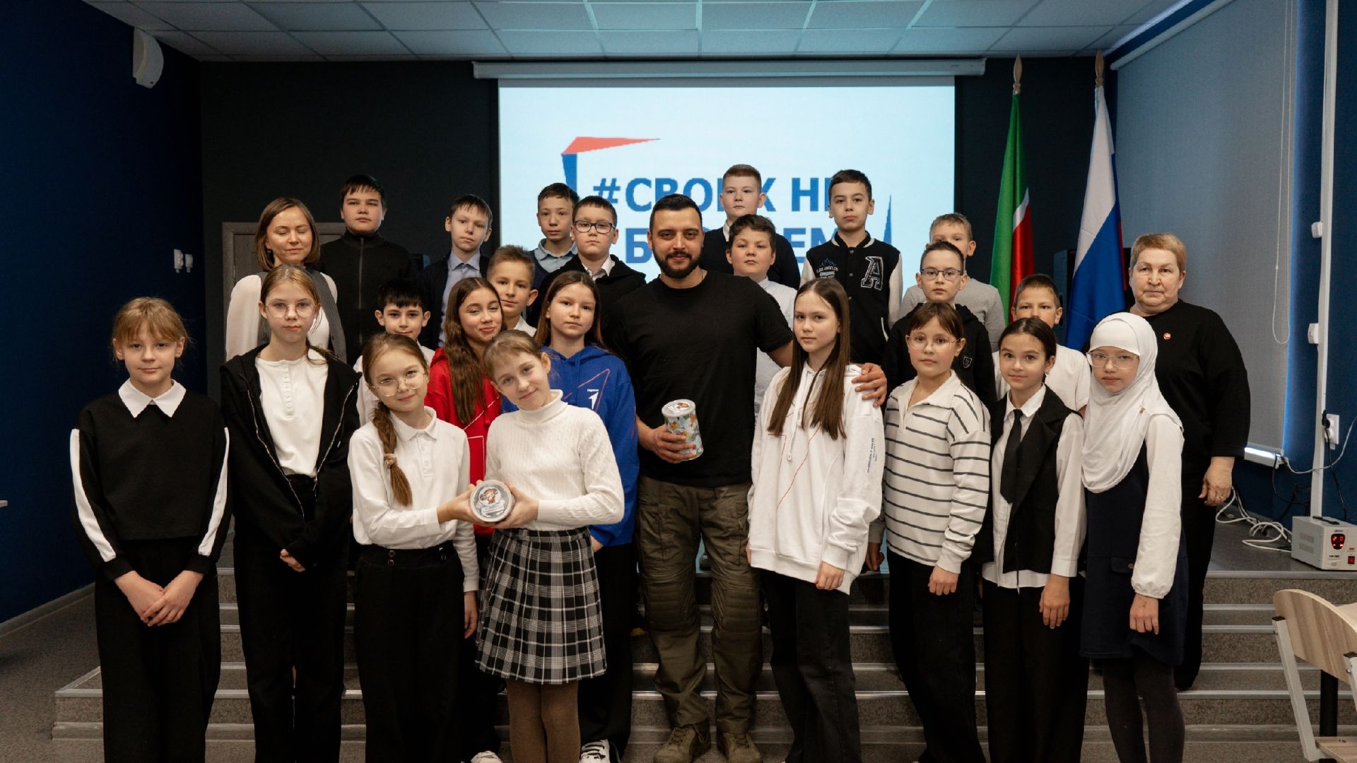 В Уруссинской школе №3 прошел «Разговор с героем», участником СВО