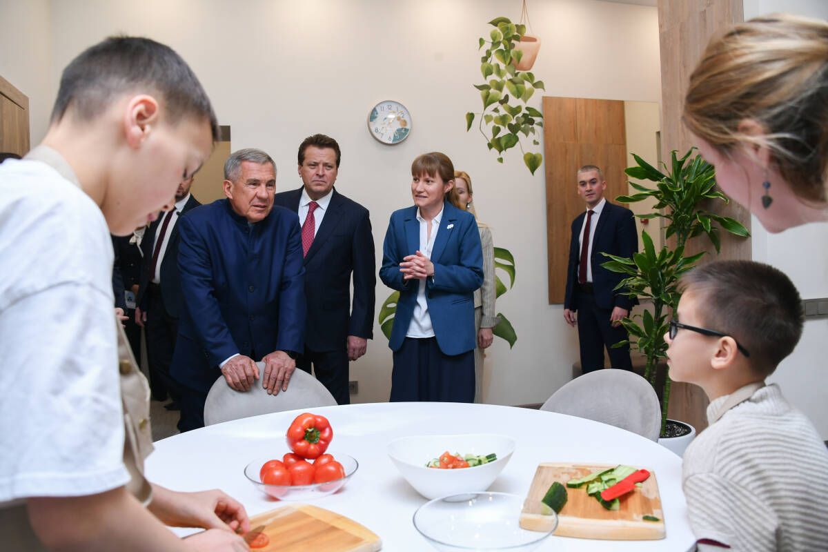 Рустам Минниханов посетил детский инклюзивный центр «Тылсым» в Казани