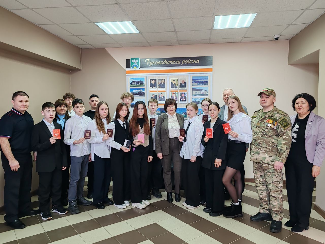 Юным гражданам вручили паспорта