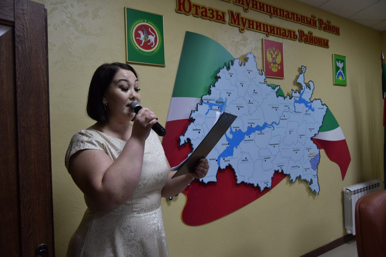Юным гражданам вручили паспорта