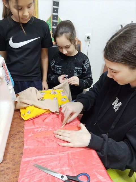 «Мастер-класс по лоскутному шитью: создаем яркую аппликацию в стиле печворк»