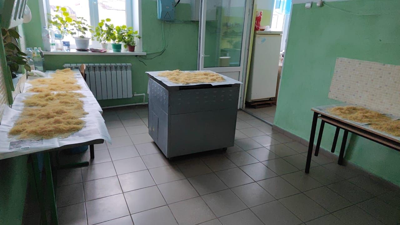 Мамы обучающихся объединения «Белая ладья» с любовью и заботой готовят домашнюю лапшу для солдат СВО