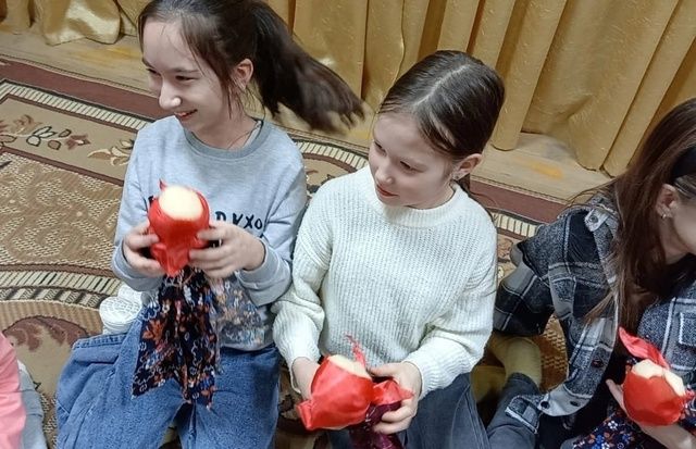 «Во что играли наши бабушки»: путешествие в мир народных игр и игрушек