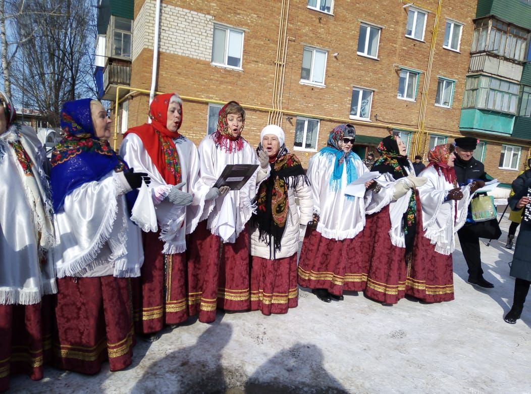 ТОС «Движение» и «Горьковский» устроили яркое празднование Масленицы
