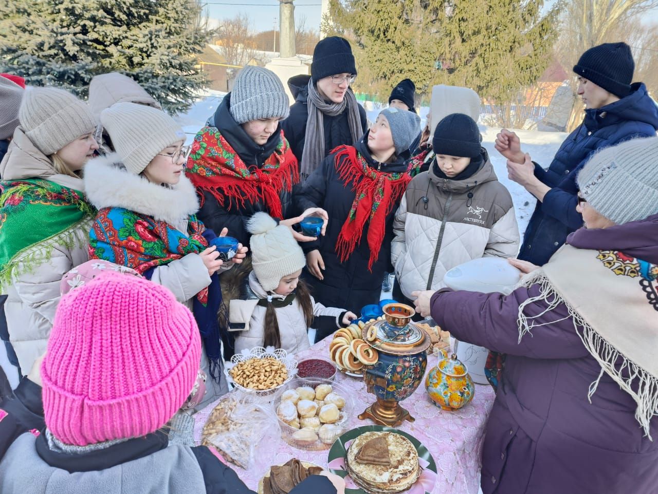 На Масленицу – в павлопосадских платках