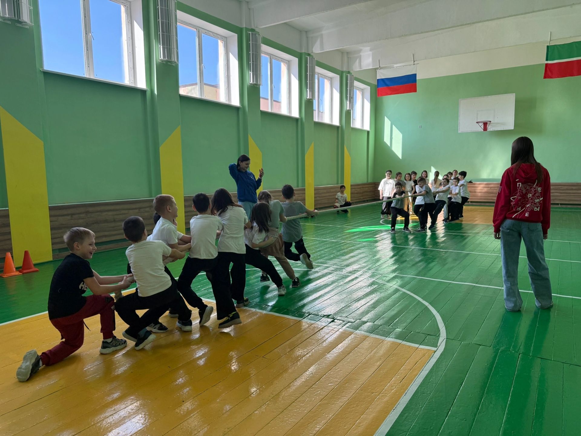 Весенние каникулы в Уруссу: школьники участвуют в спортивной игре «Только вперед»!