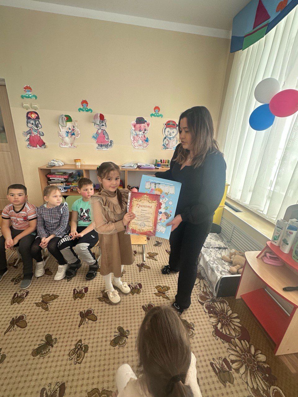 Самую юную победительницу поздравили лично