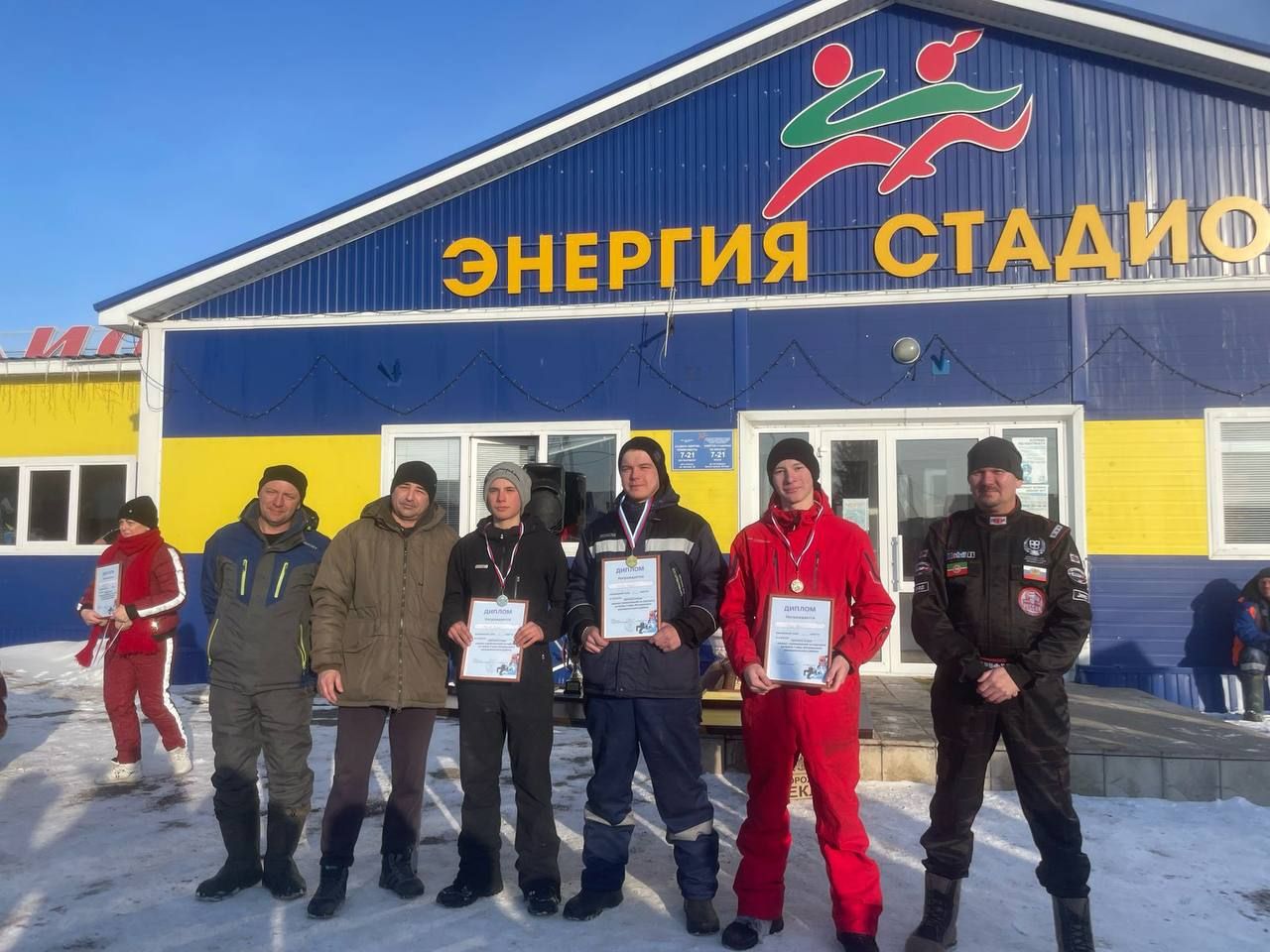 Урыссуның мәдәният йорты мәйданында - Май чабу, ә стадионда - мотор тавышы