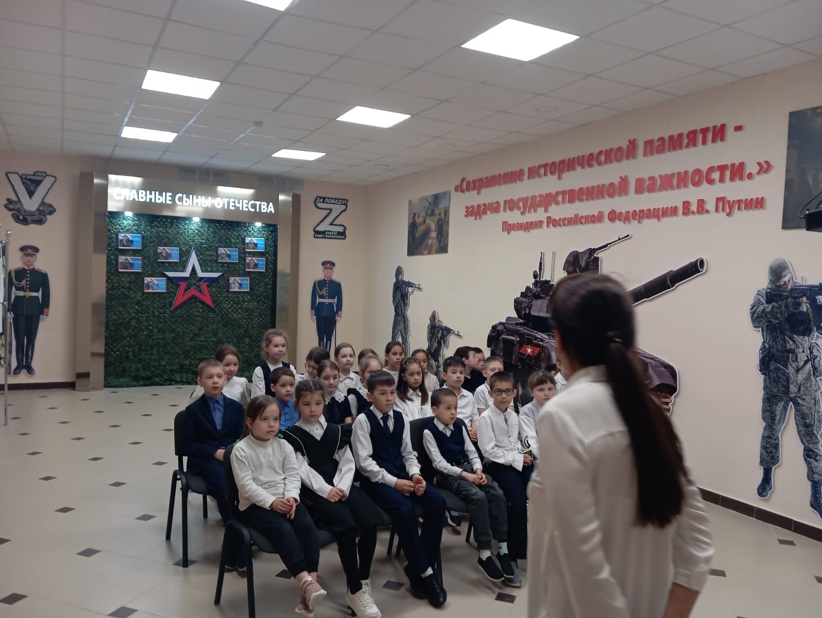 Экскурсия в музей: дети узнают о подвигах защитников Родины