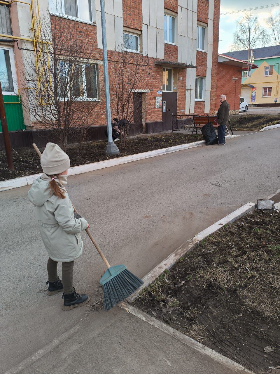 Жители Ютазинского района активно участвуют в санитарном двухмесячнике