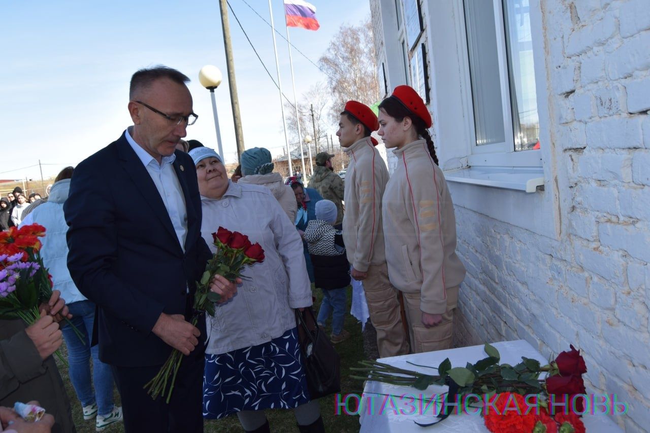 Мемориальные доски – в память о погибших земляках