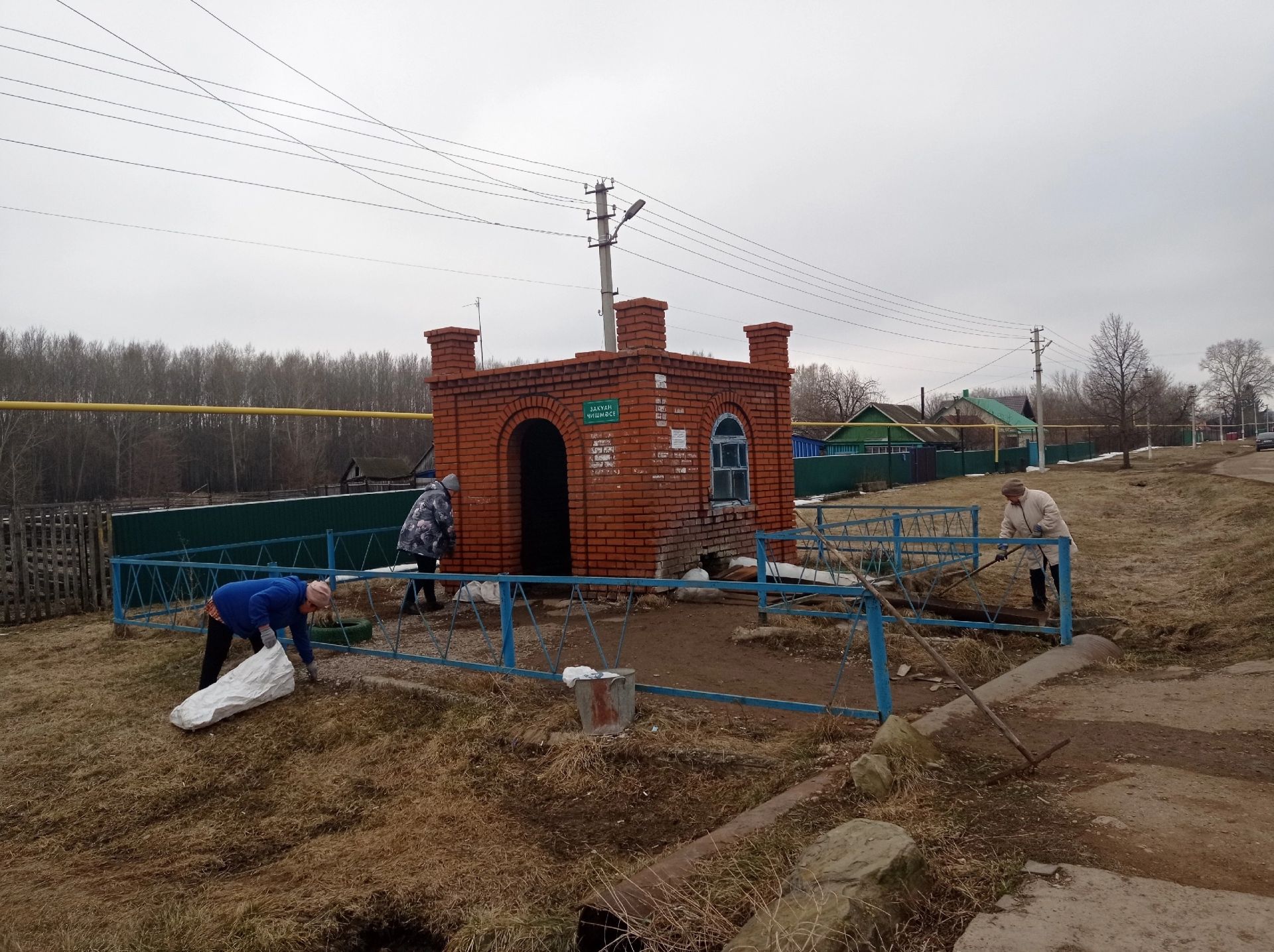 Волонтёры села Кряш-Буляк провели экологическую акцию «Чистый родник»
