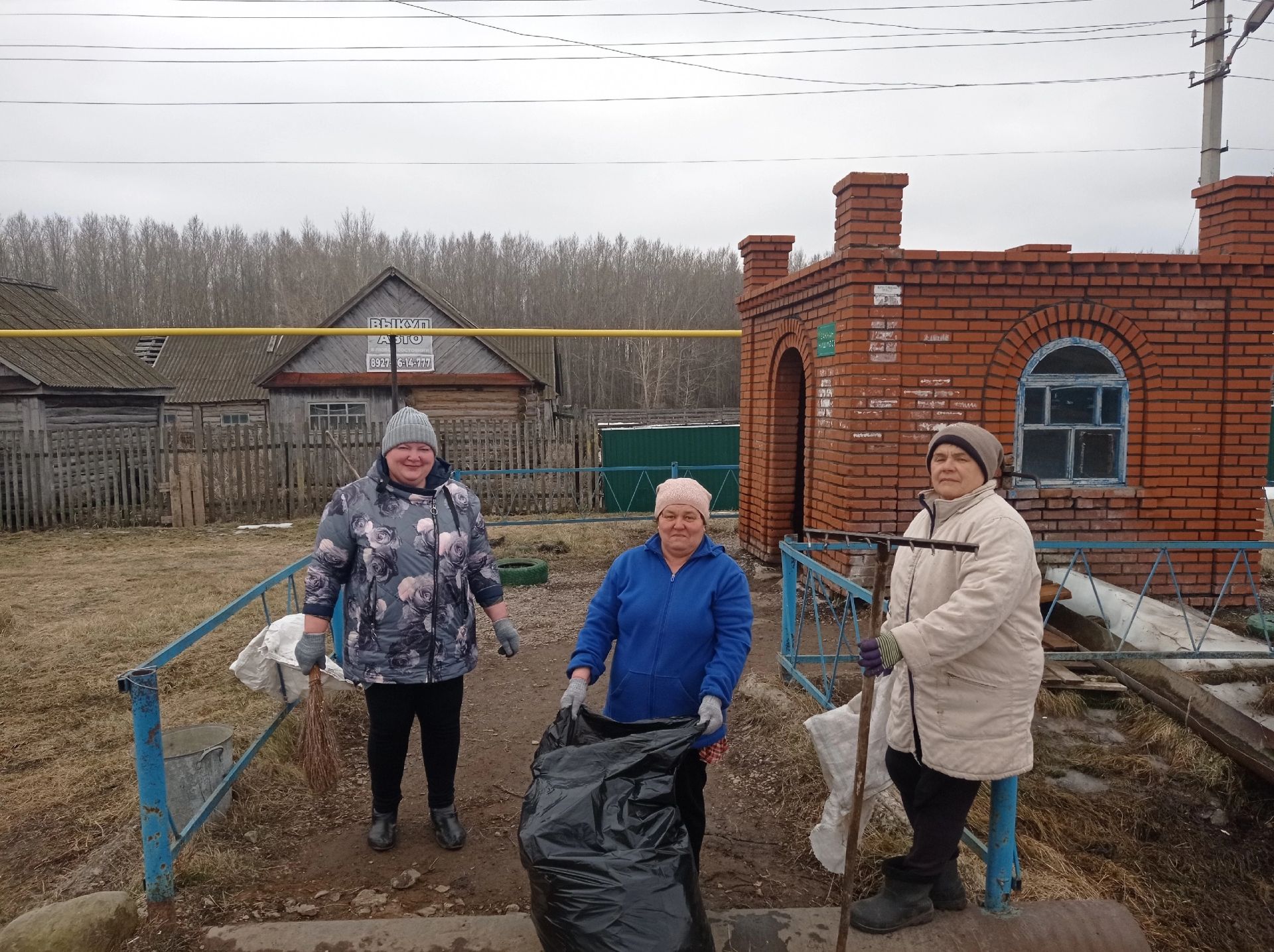 Волонтёры села Кряш-Буляк провели экологическую акцию «Чистый родник»