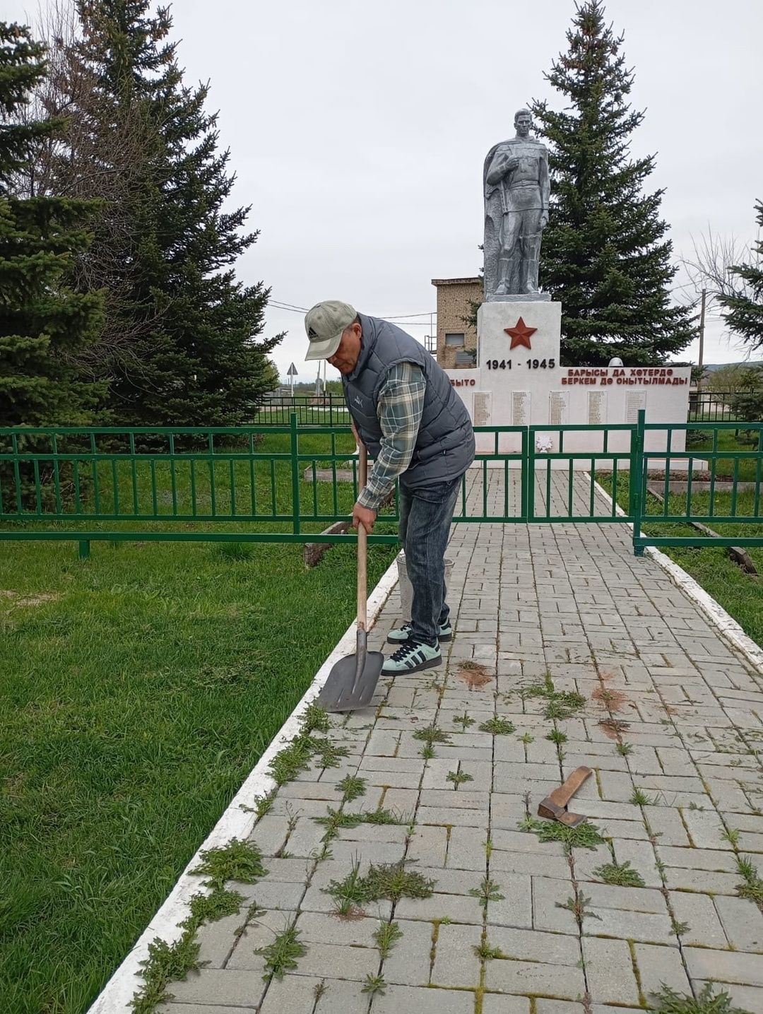 Сохранение памяти о подвигах героев