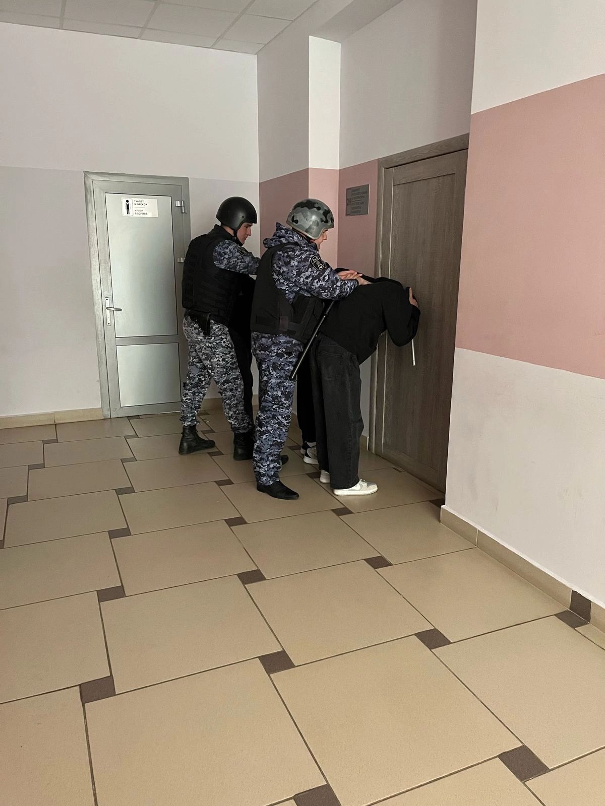Учебная тренировка по антитеррористической безопасности прошла в Уруссинской школе №2
