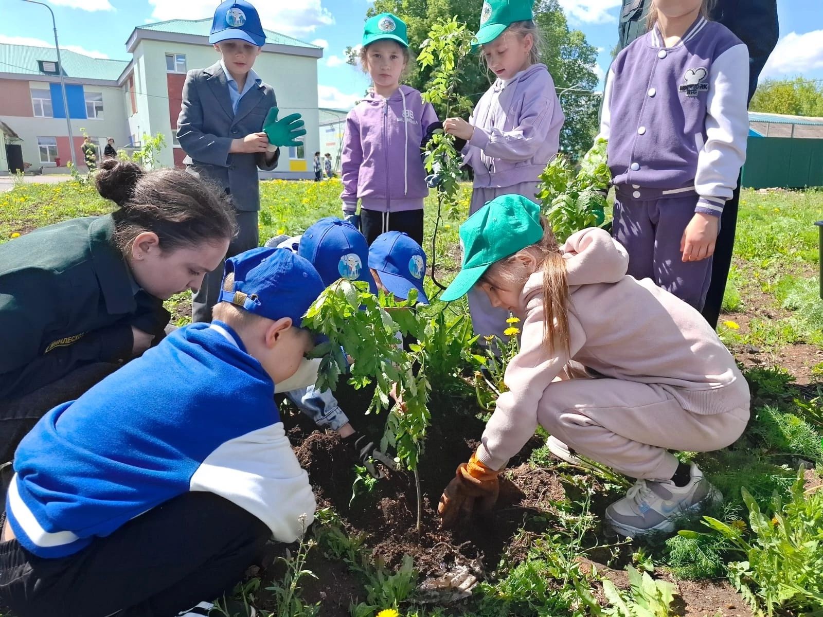 Экологическая акция «Посади дерево» в Ютазинской школе