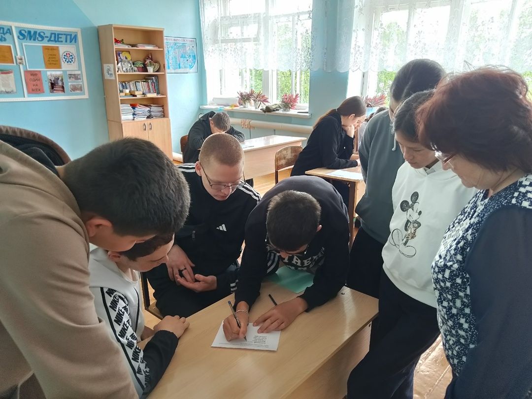 Познавательный час «Профессия — вокруг меня»