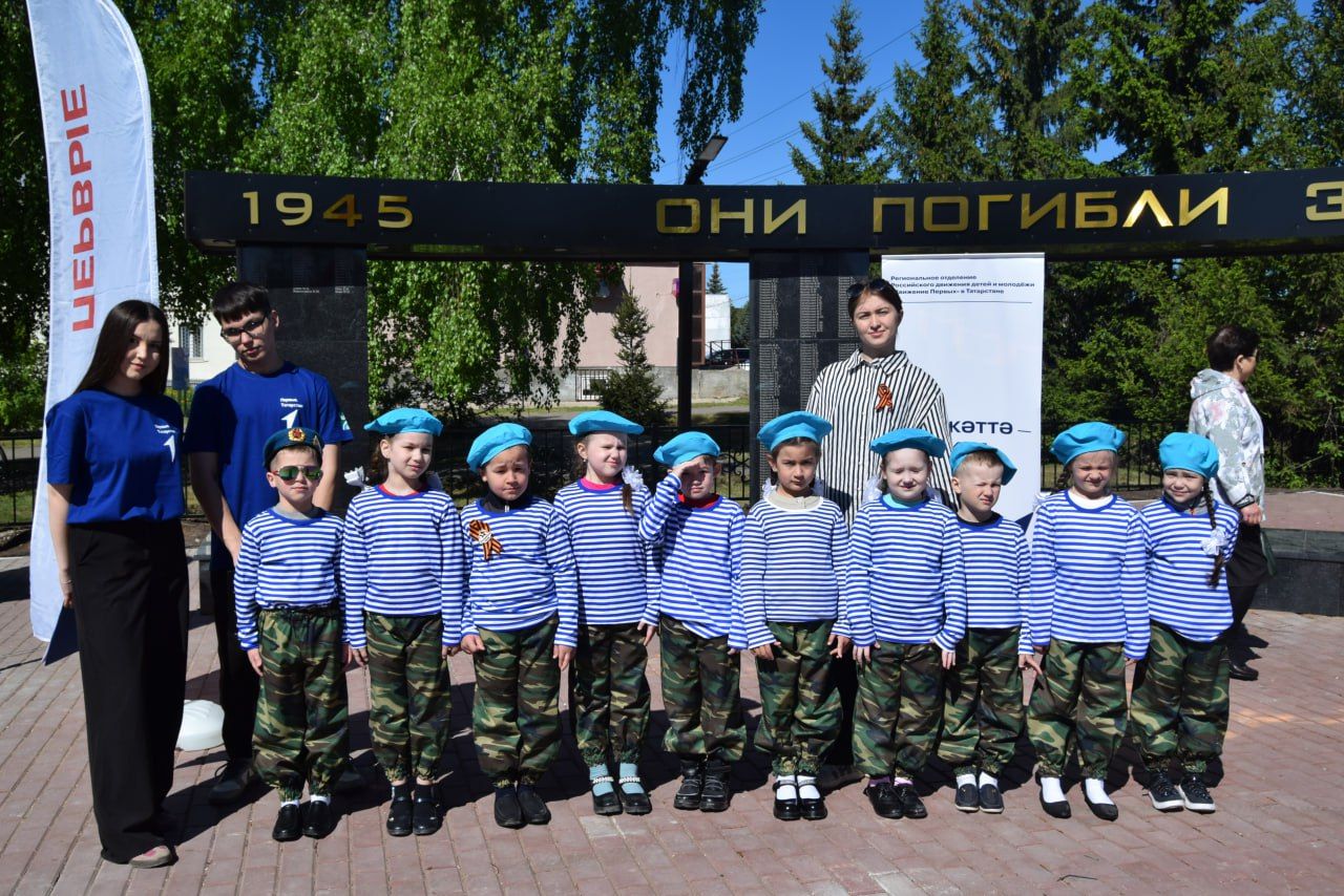 Бравые солдаты с песнями идут…