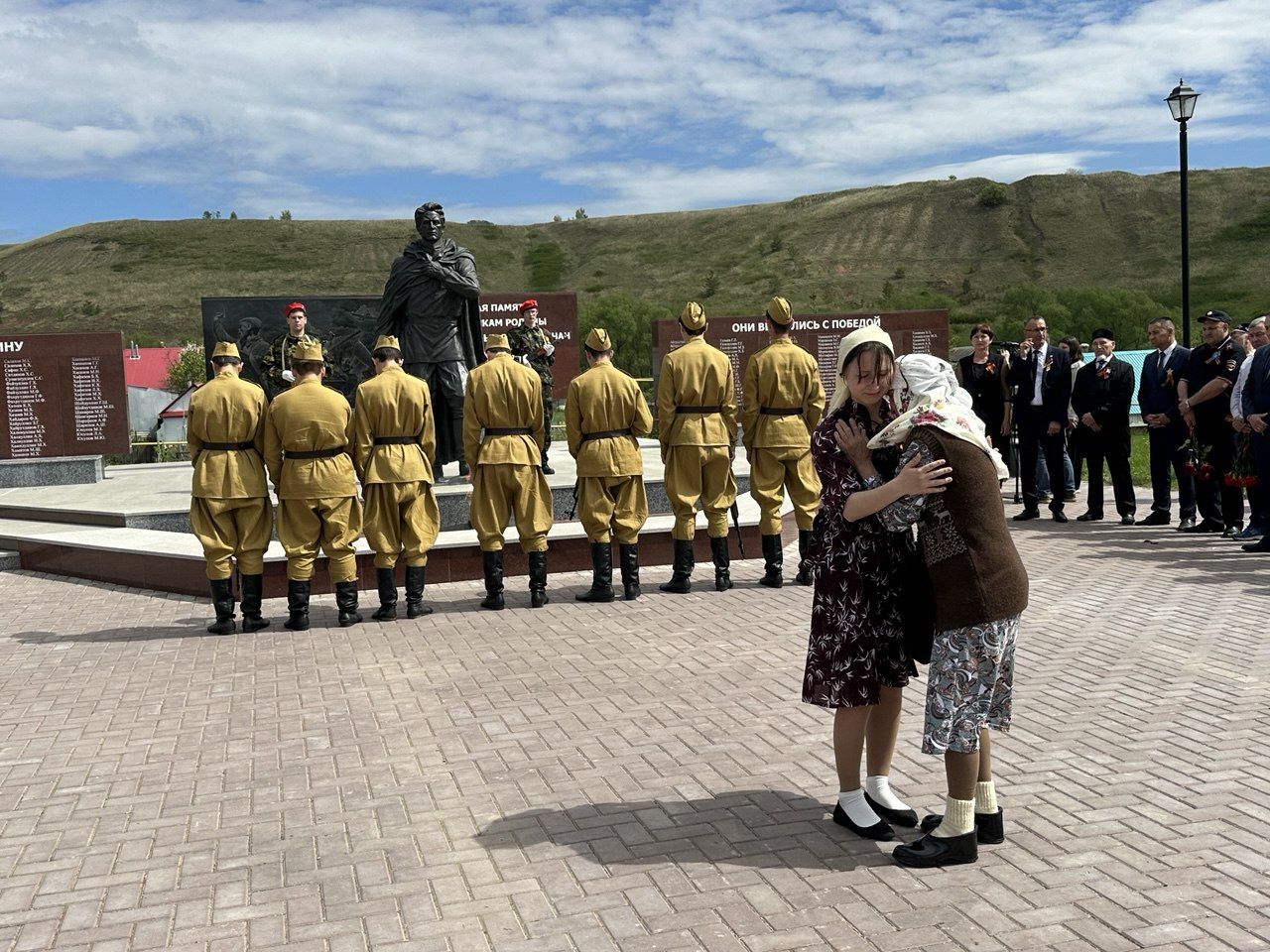 В селе Старые Уруссу Ютазинского района зажгли Вечный огонь