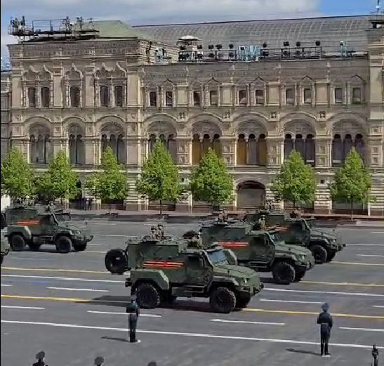 Челнинские бронетехника на параде Победы