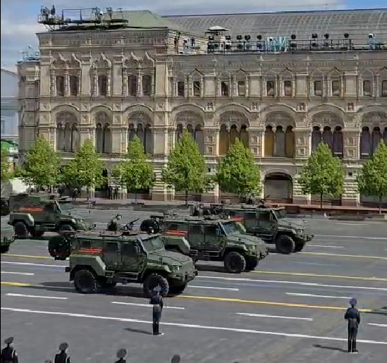 Челнинские бронетехника на параде Победы