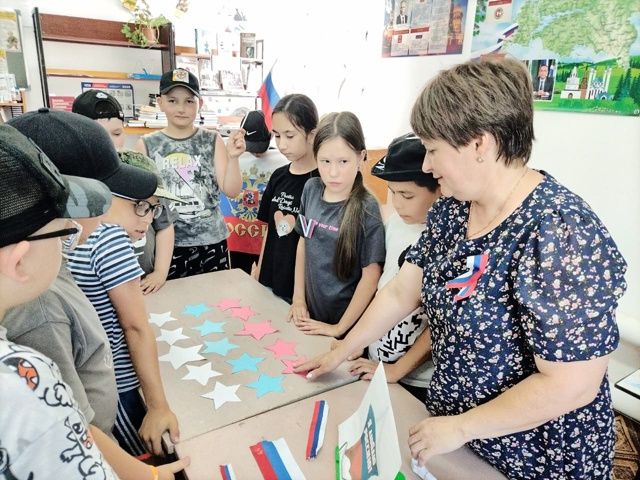 Дым-Тамакская библиотека: Российский триколор
