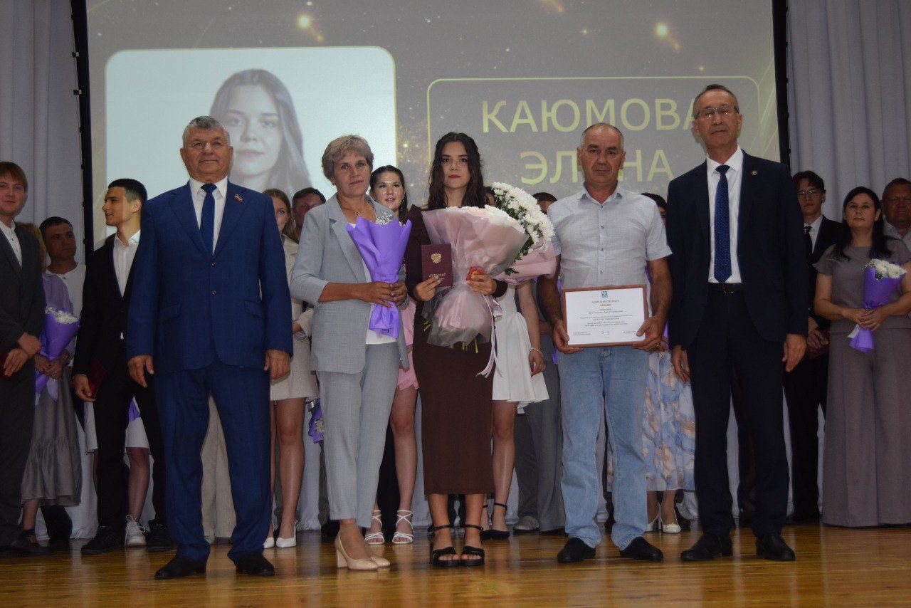 Выпускники школ - в перезвоне золота и серебра