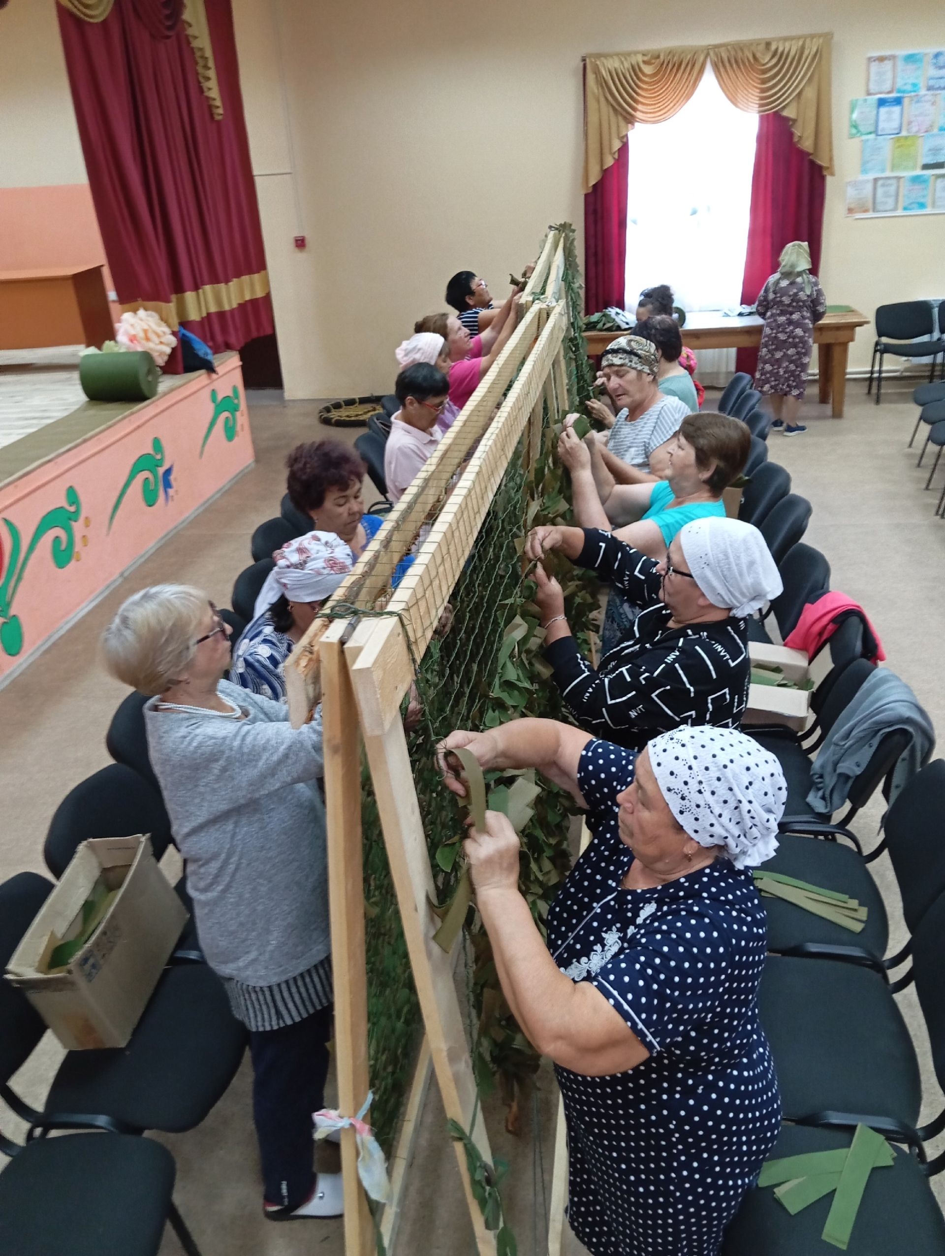 Волонтеры села Абсалямово «Без бергэ» сплели сети для бойцов СВО