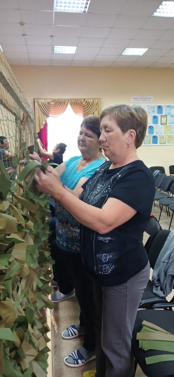 Волонтеры села Абсалямово «Без бергэ» сплели сети для бойцов СВО