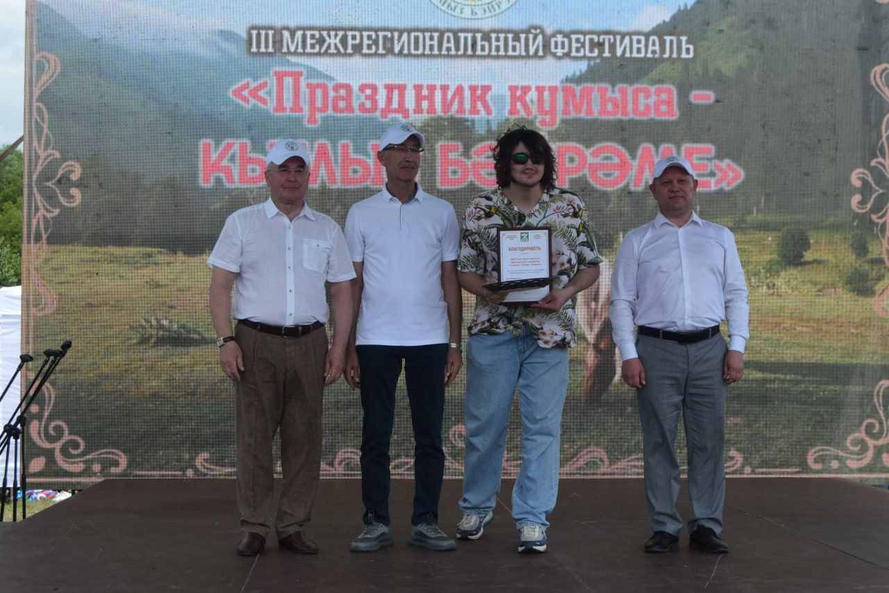 На абсалямовском майдане звучали фанфары в честь кумысоделов.