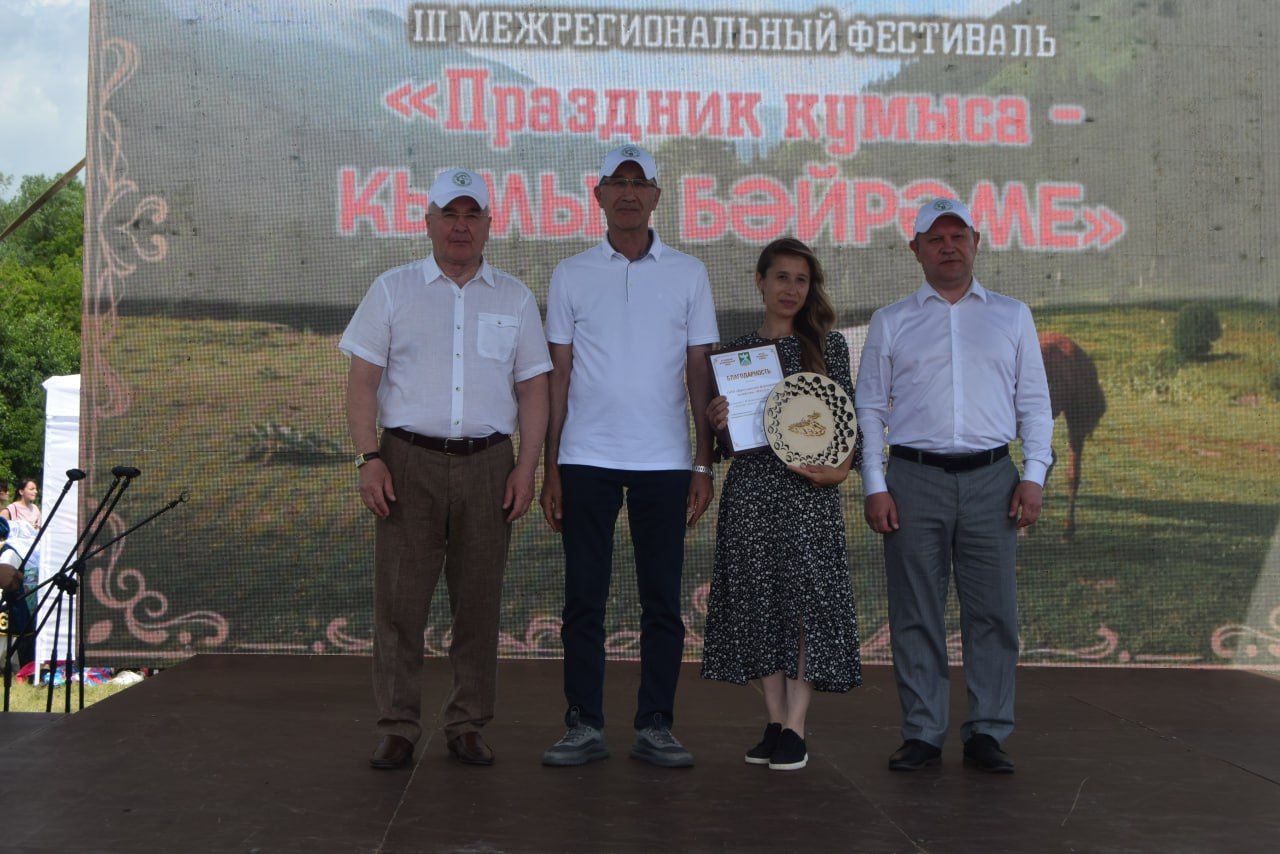 На абсалямовском майдане звучали фанфары в честь кумысоделов.