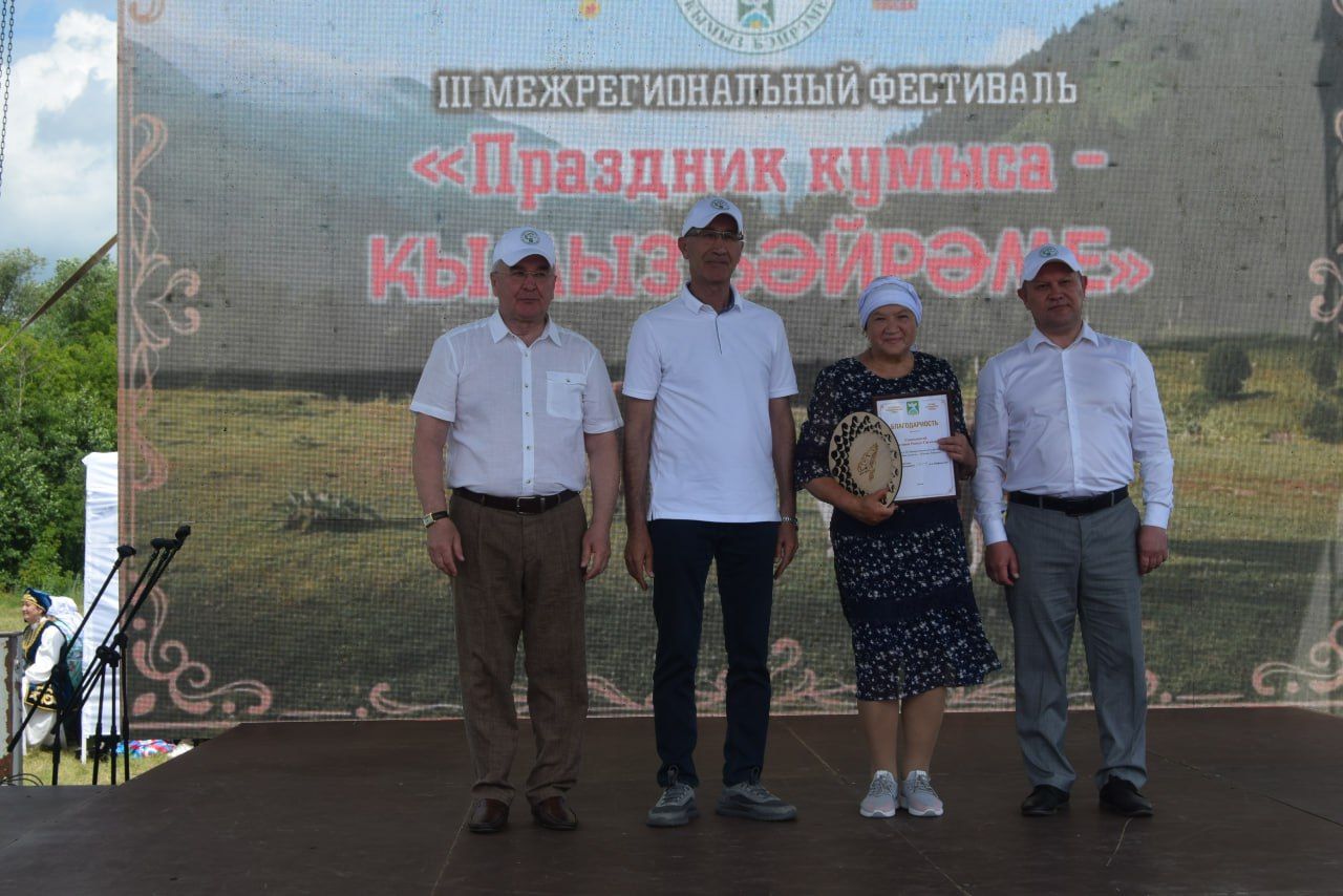 На абсалямовском майдане звучали фанфары в честь кумысоделов.