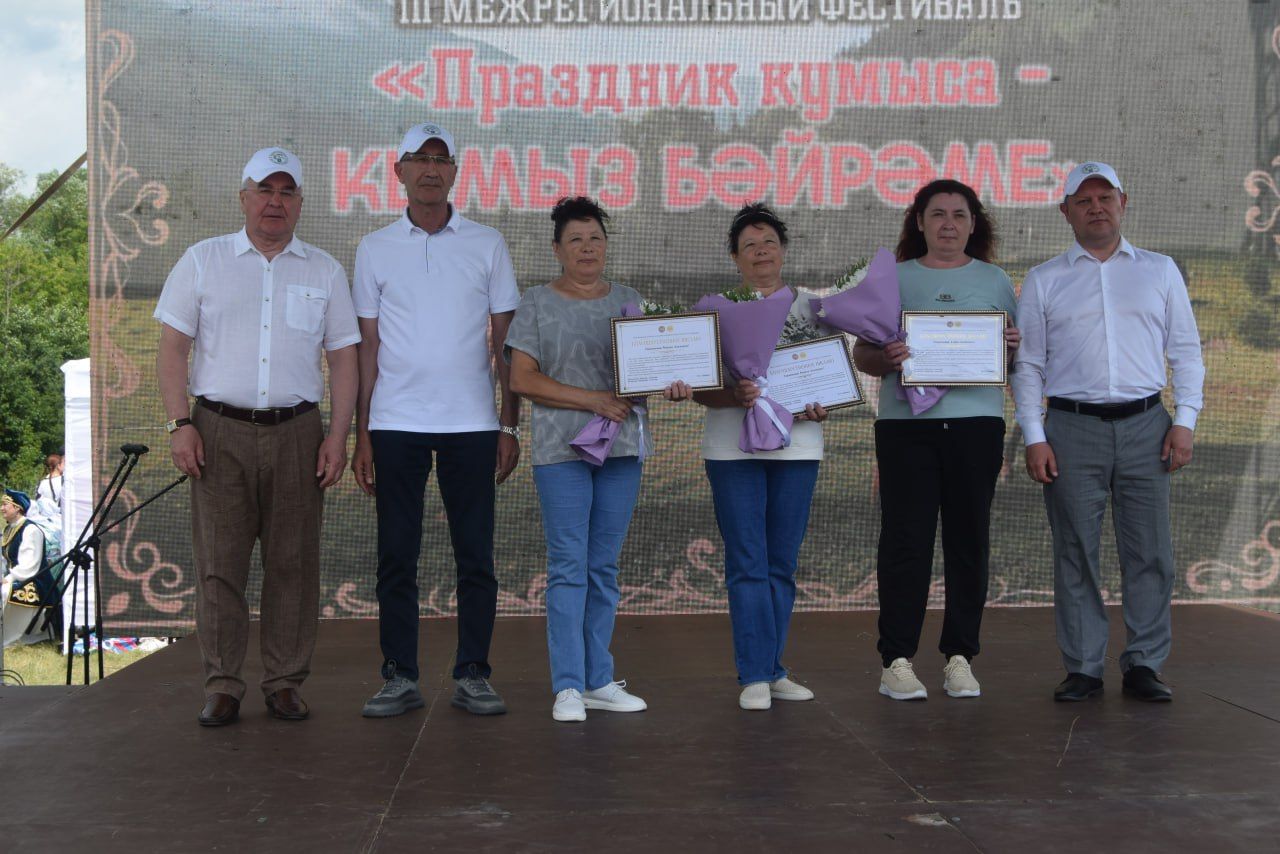 На абсалямовском майдане звучали фанфары в честь кумысоделов.