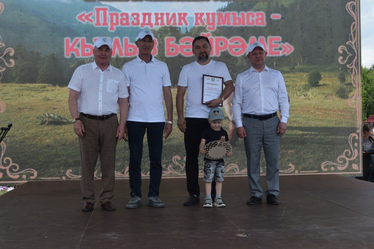 На абсалямовском майдане звучали фанфары в честь кумысоделов.