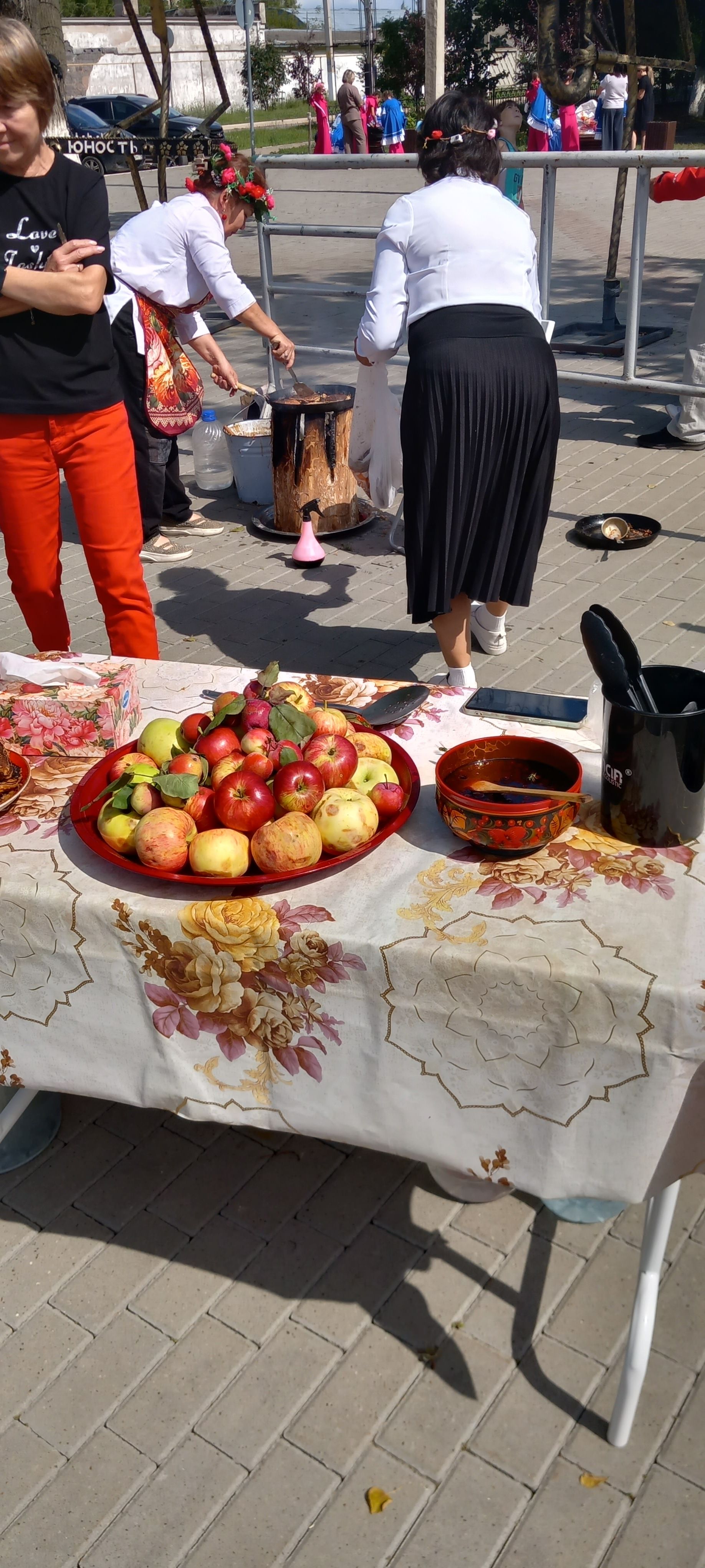 «Медово-яблочный Спас» объединил уруссинцев на празднике урожая