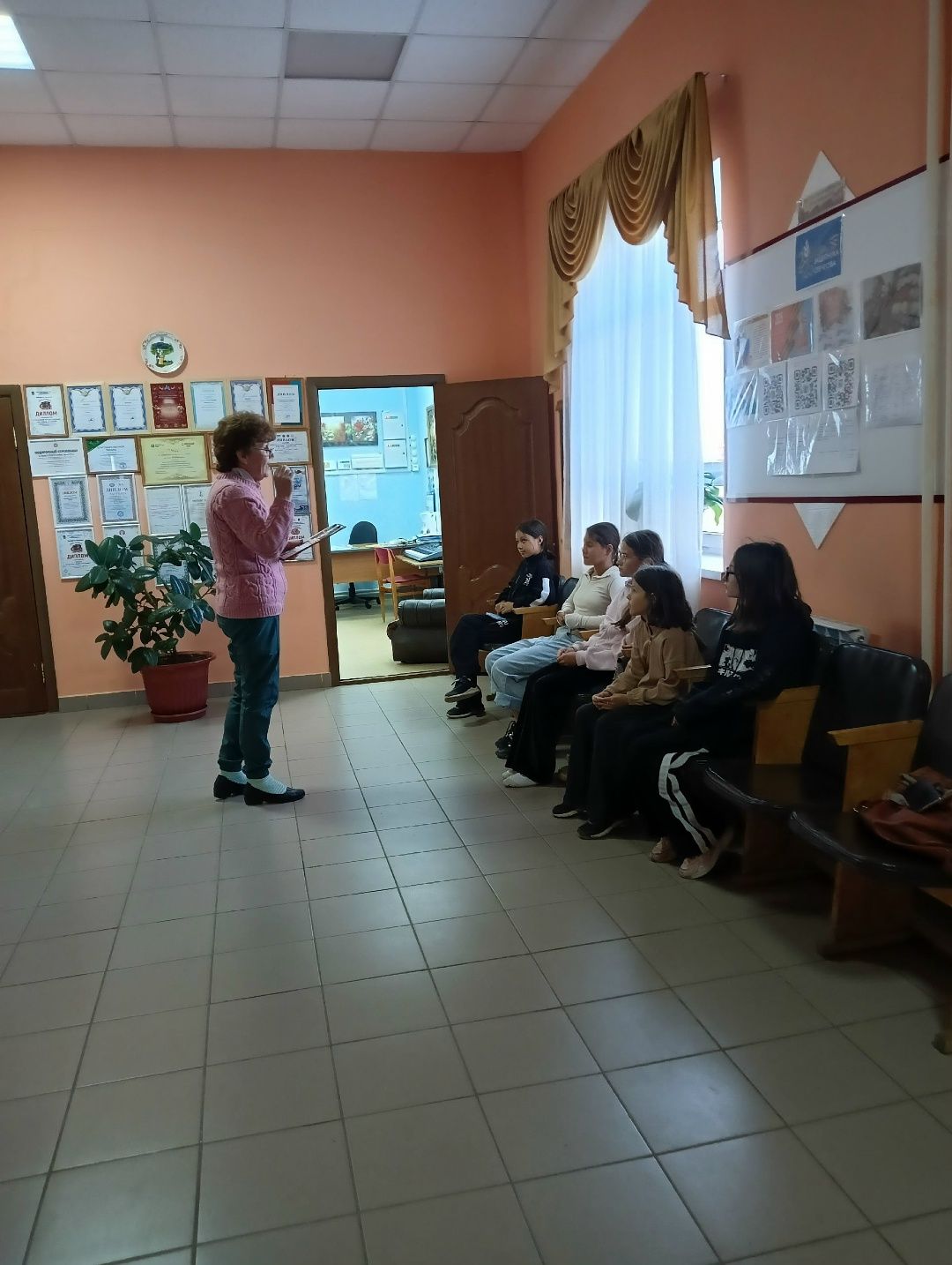 В Абсалямовском сельском доме культуры прошел информационный час «Осторожно, мошенники»