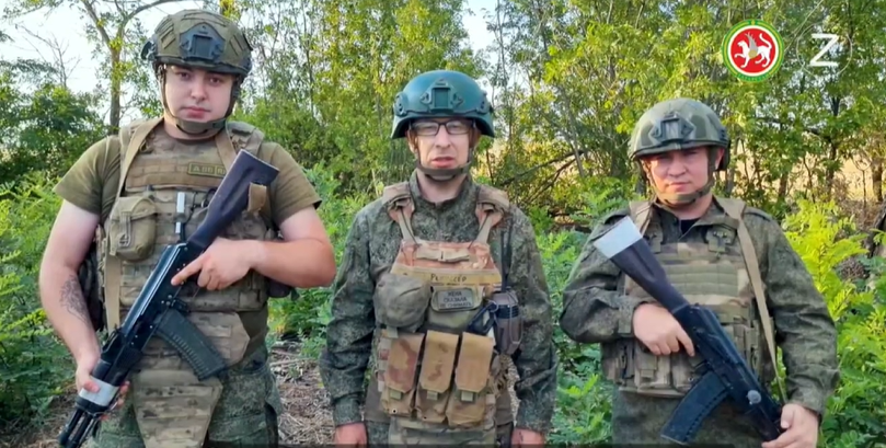 Рустам Минниханов получил видео-поздравление от военных ко Дню республики