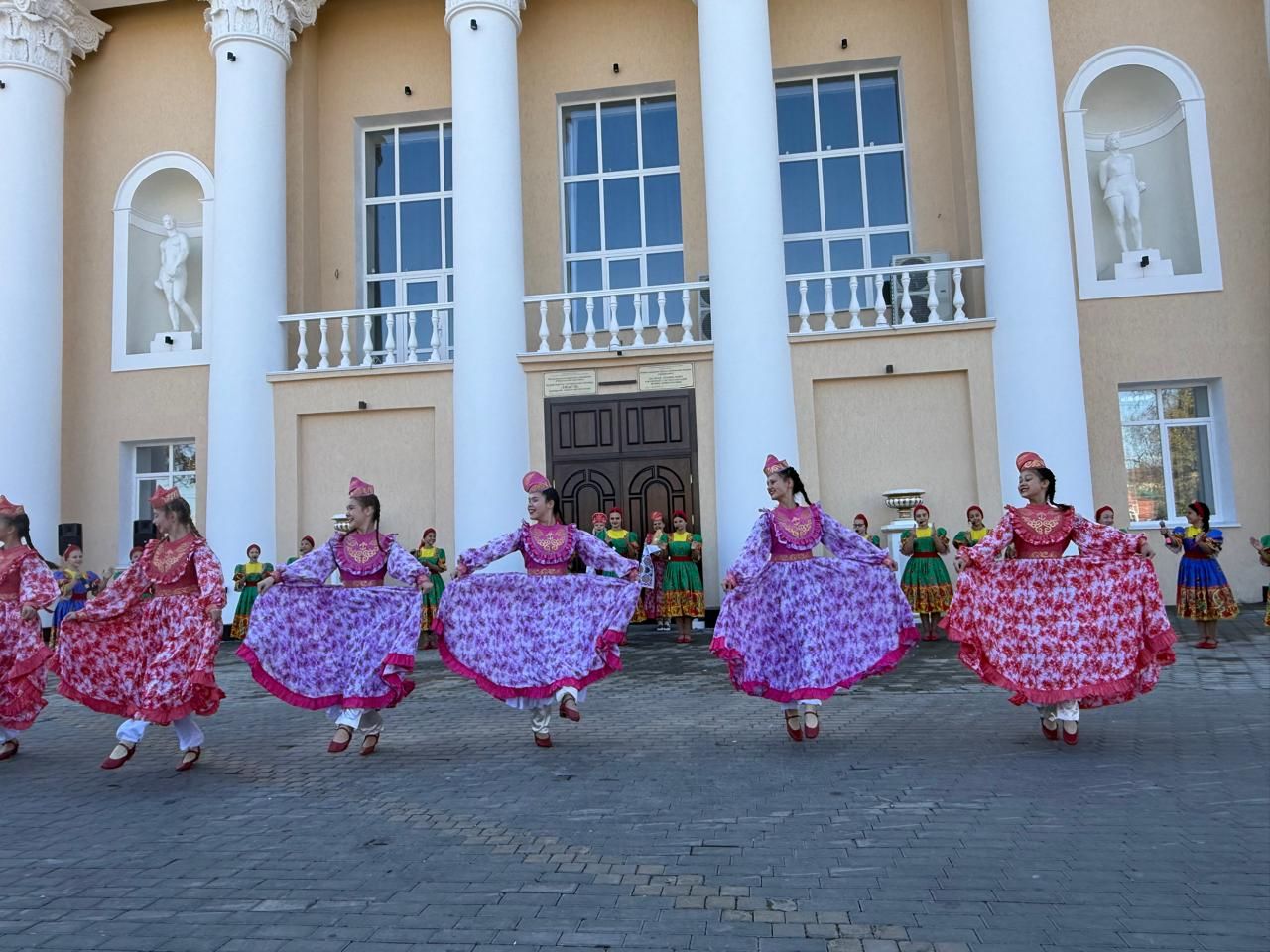 Распахнули двери обновленные очаги культуры