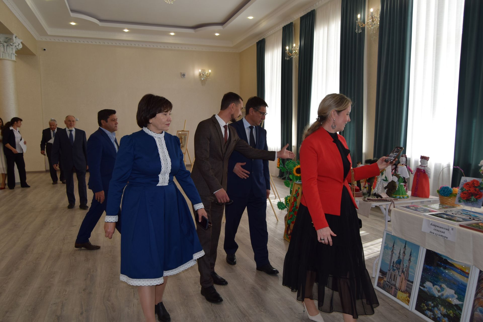 Гости Ютазинского района перед первым заседанием районного совета ознакомились с обновленным РДК