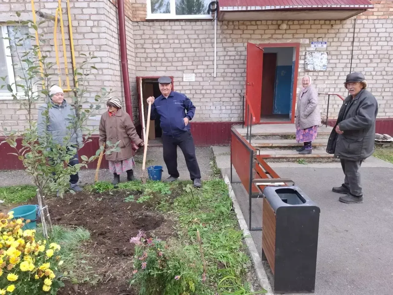 Двор становится уютнее