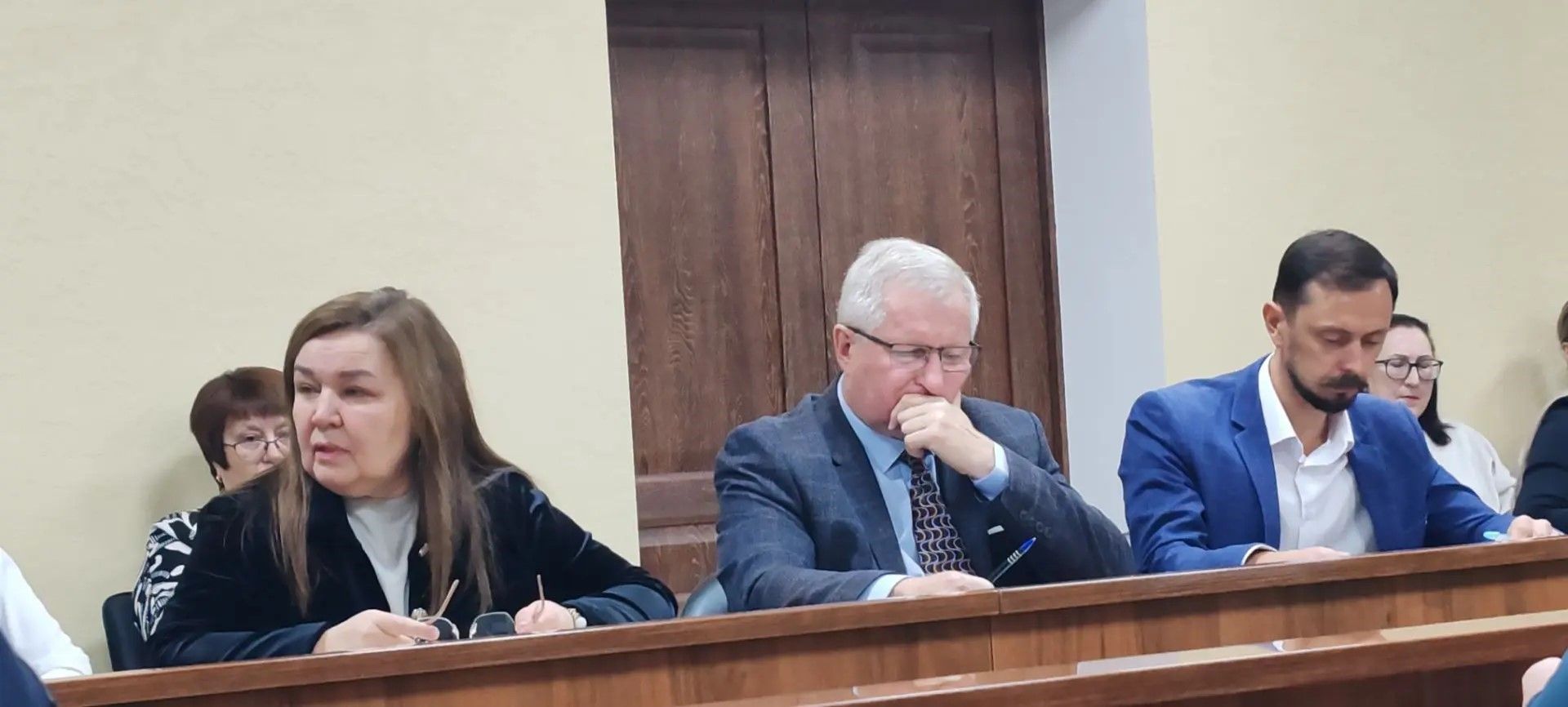 Зимняя готовность дорожных служб и безопасность на дорогах: итоги оперативного совещания