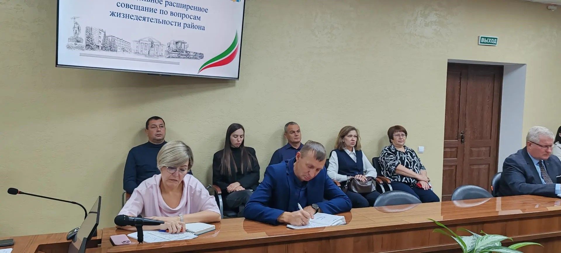Зимняя готовность дорожных служб и безопасность на дорогах: итоги оперативного совещания