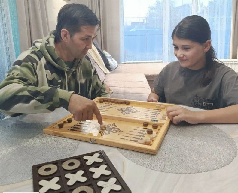 Каклы-Кульский клуб отметил День отцов настольными играми