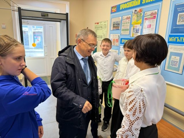 Утро добрых слов: поздравляем наших педагогов