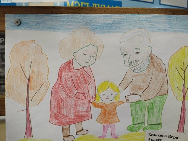 В Уруссинской школе-интернат прошла выставка ко Дню пожилого человека